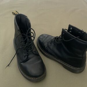 Dr. MARTENS Black Leather  size 5” Lace-Up Combat Boots — Yellow Stitch Detail